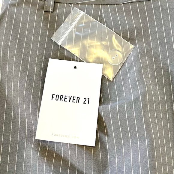 Forever 21 Pinstriped Pleated Mini Skirt in Gray/White (M) New With Tags - Picture 10 of 10